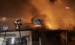 Alevlerin geceyi aydınlattığı yangında ev ve otomobil küle döndü! I VİDEO