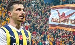 Galatasaray'ın taraftar grubundan Fenerbahçe kaptanı Mert Hakan Yandaş'a destek!