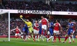Lider Arsenal derbide Chelsea’yi devirdi