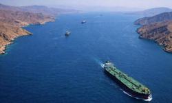 Bakan Uraloğlu duyurdu: Hürmüz Boğazı'ndan Türk sahipli ilk gemi geçti