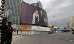 İran'da dini lideri seçmekle görevli Uzmanlar Meclisi'nin binası vuruldu