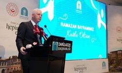 İstanbul Valisi Davut Gül, Darülaceze sakinleriyle bayramlaştı