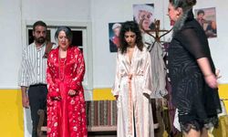 “Kadıncıklar” oyunu Muğla’da sahnelendi! İzleyiciden büyük ilgi