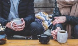 Dünyayı saran sıra dışı akım: Ölüm kahvesi'nde çay, pasta ve tabuları yıkan sohbetler!