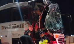 Kuzey Marmara Otoyolu'nda yolcu otobüsü tıra çarptı: 10 yaralı