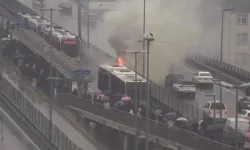 Şişli’de metrobüste yangın paniği: yolcular tahliye edildi