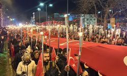 Meşaleler Çanakkale şehitleri için yandı