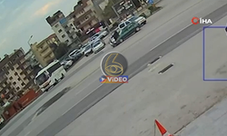 Korkunç kaza: Motosiklet sürücüsü havada takla attı | VİDEO