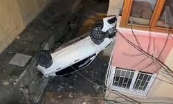 Avcılar’da korkutan kaza: Otomobil 8 metreden bahçeye uçtu