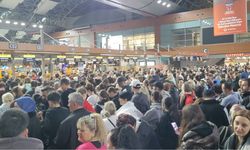 Sabiha Gökçen Havalimanı'nda sağanak ve fırtına engeli: 127 sefer iptal edildi! Yolcular mahsur kaldı