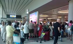 Tatil dönüşü başladı... İstanbul havalimanlarında yoğunluk