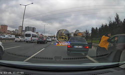 Makas atamadı, sürücüye tokat attı! | VİDEO