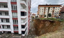 Trabzon'da istinat duvarı 9 katlı binaya çöktü