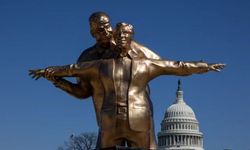 ABD'den şaşkına çeviren hamle: Tekrar Epstein- Trump heykeli dikildi