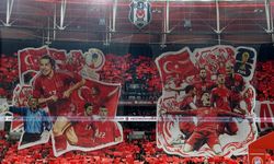 Dolmabahçe’de 2002 ruhunu yeniden canlandıran kareografi!