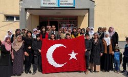 Van'da anlamlı etkinlik: 510 motiften Türk bayrağı yapıldı