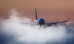 Yoğun sis İstanbul hava trafiğini felç etti