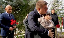 Yürekleri sarsan an! Şehit annesinin sözleri valiyi ağlattı!