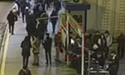 Metrobüs durağını mesken tutan yan kesici 1 ayda 6 telefon çaldı