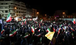 Tahran sokaklarında ateşkes kutlaması