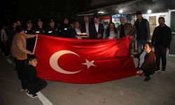 Mersin'de kavga anonsuna gelen polislere sürpriz kutlama yapıldı