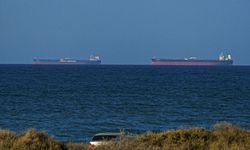 ABD-İran ateşkesi sonrası Hürmüz Boğazı'ndan ilk gemiler geçti