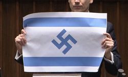 Polonyalı vekilden Nazi sembollü İsrail bayrağı protestosu