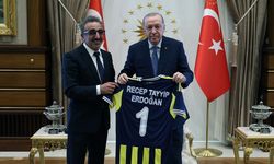 Cumhurbaşkanı Erdoğan, Chobani CEO'su Ulukaya'yı kabul etti! Fenerbahçe forması hediyesi...