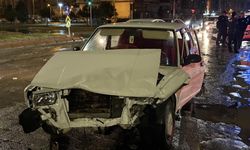 Kayseri'de iki otomobil çarpıştı: Tofaş kağıt gibi ezildi