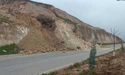 Batman'da heyelan üniversitenin yolunu ulaşıma kapadı