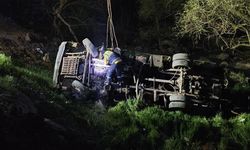 İş makinesi şarampole yuvarlandı: 1 ölü, 1 yaralı