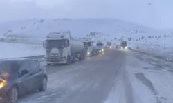 Kop Dağı Geçidi yoğun kar ve tipi nedeniyle ulaşıma kapandı