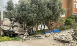 Uşak’ta feci kaza: Evin duvarına çarpan otomobildeki bir kişi öldü