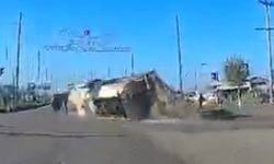 Gaziantep'te kavşakta kontrolden çıkan tır devrildi: O anlar kamerada