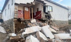 Ağrı’daki depremde köylerde bazı yapılarda hasar meydana geldi