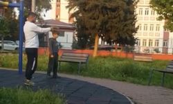 Parkta tehlikeli oyun: Çocuğa oyuncak silahla atış talimi yaptırdı