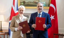 Dışişleri Bakanı Hakan Fidan, İngiltere'de resmi ziyaretlerde bulunuyor