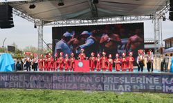 Mehteranlı çocuklar er meydanında sahne aldı