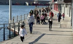 Güneş yüzünü gösterdi, Zonguldak'ta sahil şeridi hareketlendi