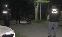 Parkta iki grup tabanca ve bıçakla birbirine girdi: 2 yaralı