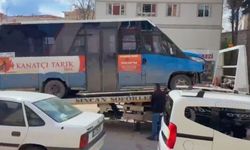 Ankara'da minibüs kamyonete çarptı: Çok sayıda yaralı var!