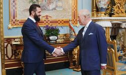 Suriye Devlet Başkanı eş-Şara, İngiltere Kralı III. Charles ile bir araya geldi