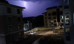 Adıyaman'da şimşekler geceyi aydınlattı