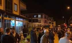 Mahalle yanarken onlar derbiyi izledi