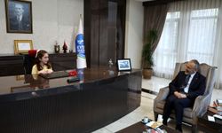 Mithat Bülent Özmen koltuğunu çocuklara devretti