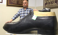 Türkiye'nin en büyük ayakkabısı Bolu'da üretildi! Tam 222 numara
