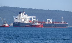 Facianın eşiğinden dönüldü! Çanakkale Boğazı'nda ham petrol tankeri sürüklendi