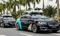 Çin'de sürücüsüz taksi krizi: Araçlar yolda kaldı