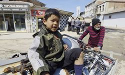 Edirne'de yaşıtları 23 Nisan'ı kutlarken minik Ömer dedesiyle çalıştı!