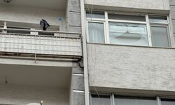 Eskişehir'de yolda yürüyen adamın üzerine 6. kattan cam düştü! Oğlunun isyanı bakın kime oldu?